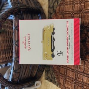 Hallmark Ornament Pennsylvania Torpedo Locomotive Lionel Trains